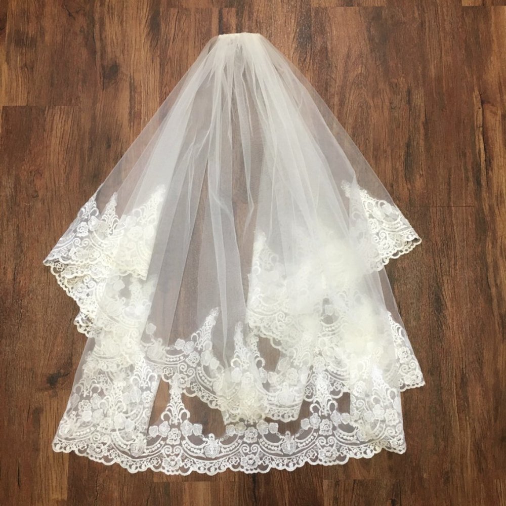 VTG Tulle with Applique Floral Lace 2-tier Wedding Veil White